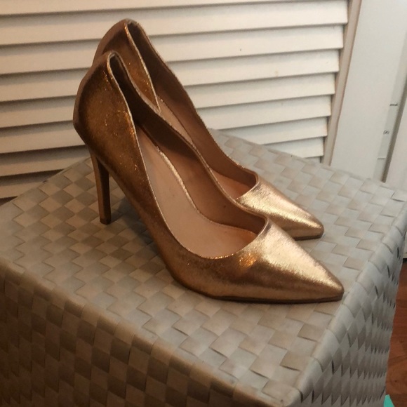 Gold/ Rose Gold size 8 metallic like heels - Picture 2 of 5